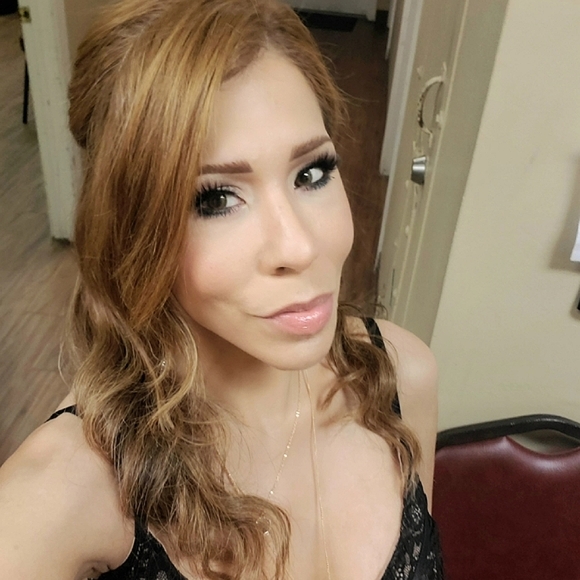 Meet your Posh Ambassador, Amy - Picture 2 of 16